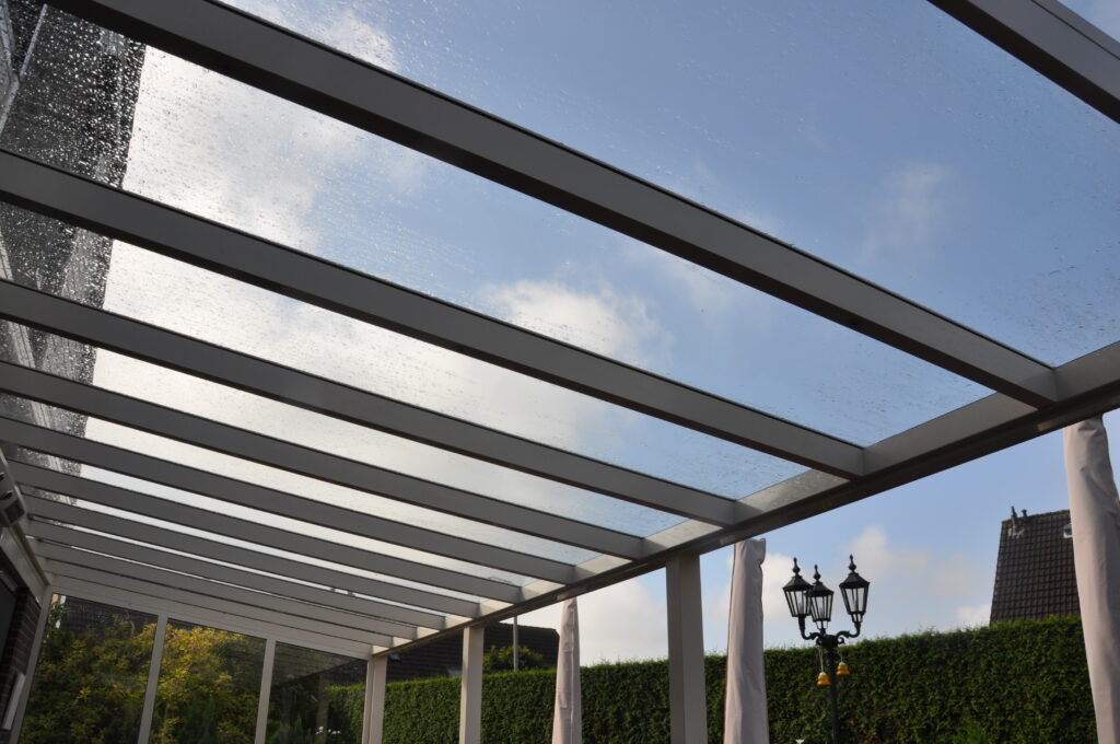 Terrassendach aus alu am Haus